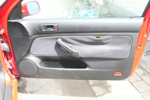 1x VW Golf 4 Türverkleidung Verkleidung Tür vorne rechts schwarz 2/3-Türer