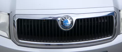 Fabia 6Y Zeichen Kühlergrill Grill Gitter 6Y0853668 silber grau LF7T Logo