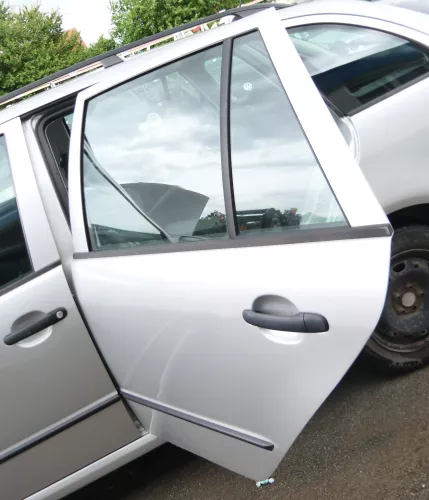 Fabia 6Y Combi Variant Kombi Tür hinten links silber grau LF7T ohne Anbauteile (176024)