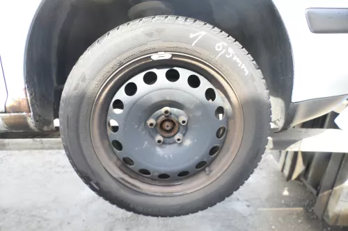 4x Golf 4 Bora Reifen Felgen 205/55 R16 Winterreifen 6-7mm M+S (176171)