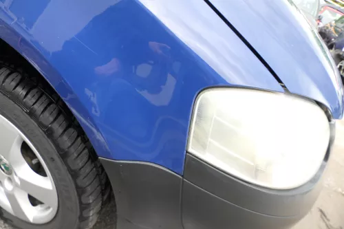 VW Fox 5Z Kotflügel vorne rechts blau LL5M (176369)