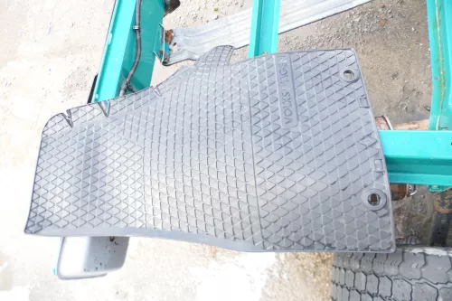 2x Original VW T5 Fußmatte Fußmatten Gummi Gummimatte links + rechts vorne (176435)