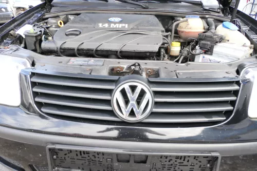 VW Polo 6N2 Stoßstange vorne Frontstoßstange Stoßfänger schwarz L041 + Grill (176638)