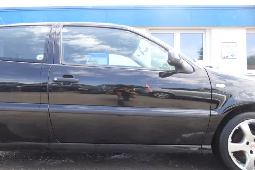 Polo 6N 6N2 Tür vorne rechts Beifahrertür 2/3-Türer schwarz L041 ohne Anbauteile