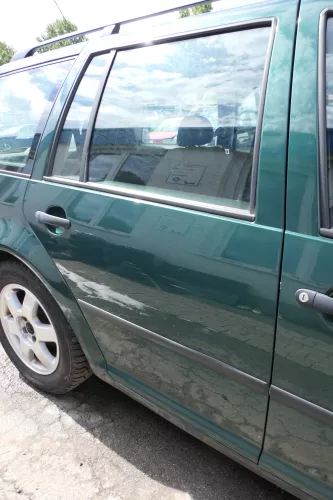 VW Golf 4 Bora Tür hinten rechts nur Kombi / Variant grün LC6M - ohne Anbauteile (176675)