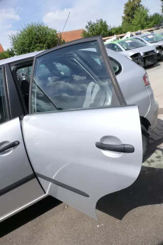 Seat Ibiza 6L Tür 4/5-Türer hinten links grau silber LS7N - ohne Anbauteile (176687)