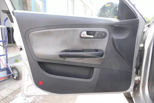 1x Ibiza 6L Türverkleidung Verkleidung Tür vorne links 4/5-Türer schwarz/grau