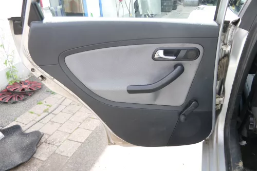 1x Ibiza 6L Türverkleidung Verkleidung Tür hinten links 4/5-Türer schwarz grau