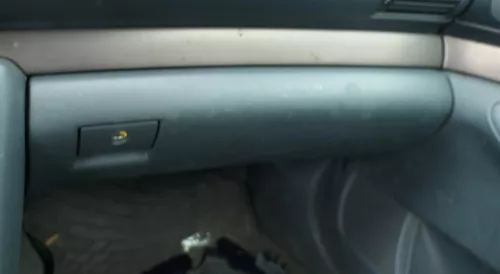 Audi A4 B5 Handschuhfach schwarz Handschuhfachdeckel Deckel Klappe - LAGOS grün