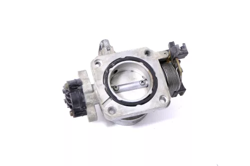 VW Golf 3 T4 Vento Drosselklappe Drosselklappenstutzen 1,8 2,0 1HM061B  (176774)