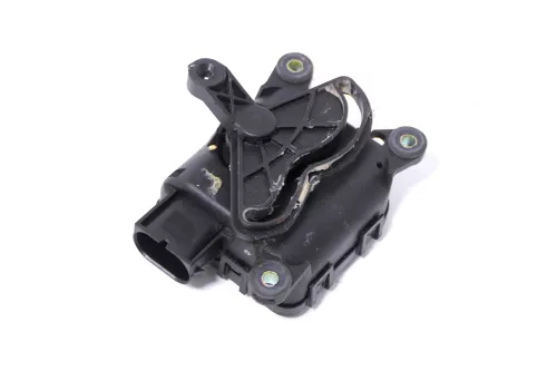 Audi A6 4B Stellmotor für Zentralklappe Klimaanlage 4B1820511C - links (176887)