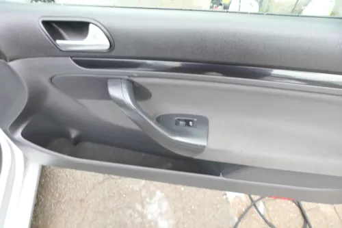 1x VW Golf 5 2/3-Türer Türverkleidung Verkleidung Tür vorne rechts (176904)