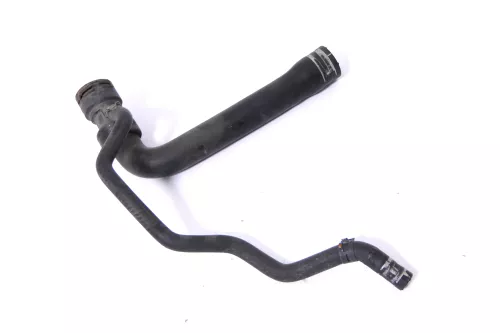 Audi A4 8E B6 Kühlmittelrohr Rohr Schlauch 2,0 ALT 8E0121049N