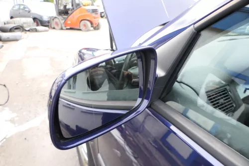 VW Golf 4 Bora manueller Spiegel vorne links Außenspiegel blau LB5N Glas (177090)