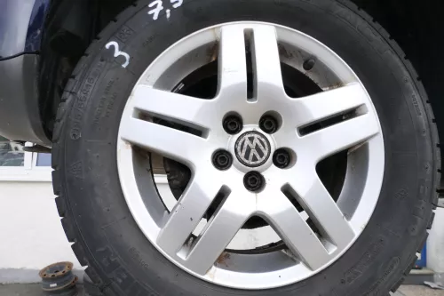 4x Golf 4 Bora Alufelgen Felgen 195/65 R15 Winterreifen Reifen 1J0601025Q 6-7mm (177103)