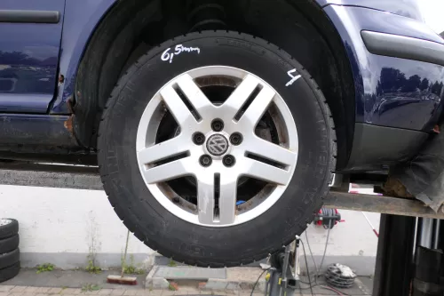 4x Golf 4 Bora Alufelgen Felgen 195/65 R15 Winterreifen Reifen 1J0601025Q 6-7mm (177103)