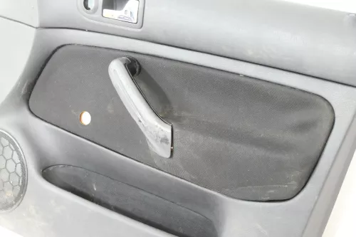 1x Golf 4 Bora Türverkleidung Verkleidung Tür vorne rechts 4/5-Türer Griff schwa (177109)