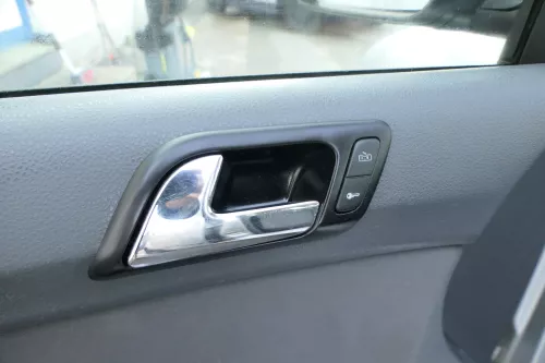 1x VW Polo 9N 9N3 Türverkleidung Verkleidung Tür vorne links  4/5-Türer dunkel (177160)