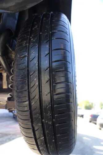 2x VW Polo 9N Felgen Reifen 165/70 R14 81T Sommerreifen 5jx14H2 ET35 ca. 6-7 mm (177169)