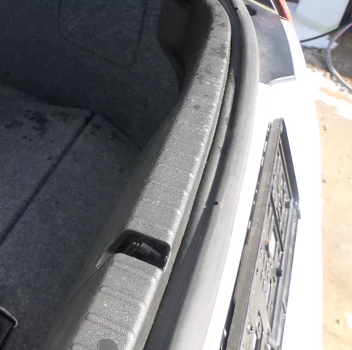 TT 8N Ladekante Abdeckung Verkleidung Schloßträger 8N0863471B