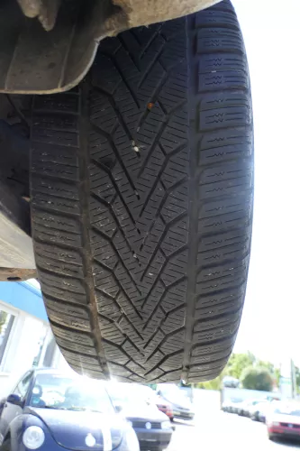 2x VW Golf 5 9N 6Y Reifen 225/45 R17 H Winterreifen ca. 6-7mm NUR REIFEN (177264)