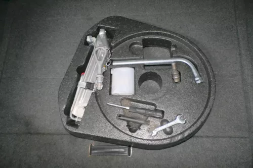 Audi TT 8N Bordwerkzeug Schlüssel Wagenheber Abschleppöse Öse  Werkzeug