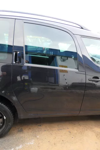 Skoda Roomster 5J Tür hinten rechts schwarz LF9R (ohne Anbauteile - mit Scheibe)