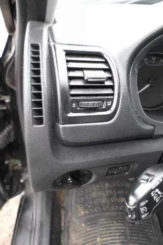 Skoda Fabia Roomster 5J Lüftungsdüse Düse Lüftung vorne links 5J0819701M 1QB