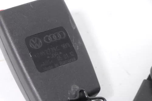 Audi A1 8X Gurtschloß Schloß Gurt hinten Mitte Sitz Doppelgurtschloß links (177490)