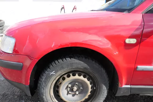 VW Passat 3B Kotflügel vorne links rot LY3D