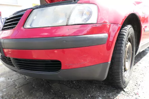 VW Passat 3B Stoßstange vorne Frontstoßstange Stoßfänger rot LY3D + Grill (177565)