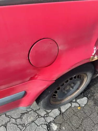 VW Passat 3B5 3B2 Kombi Tankdeckel Klappe Tankklappe Deckel Tank rot LY3D