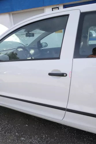 VW Fox 5Z Tür vorne links Fahrertür weiß LB9A - ohne Anbauteile (177658)