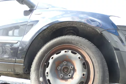 VW Fox 5Z Kotflügel vorne rechts schwarz LC9Z (177680)