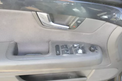 1x A4 8E B6 Türverkleidung Verkleidung Tür vorne links swing dunkelgrau (177707)