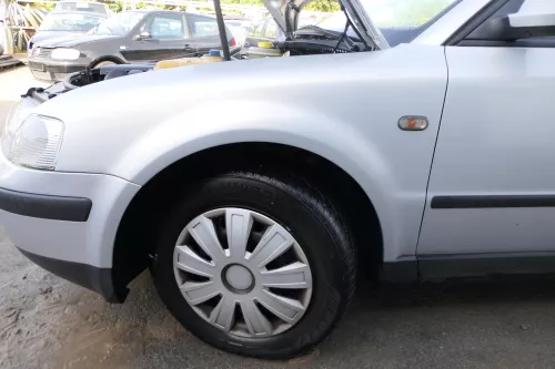 VW Passat 3B Kotflügel vorne links silber LB7Z