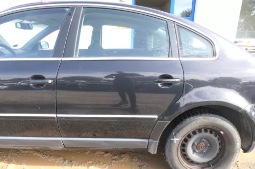 Passat 3B 3BG Limousine Tür hinten links schwarz LC9Z - ohne Anbauteile - Chrom