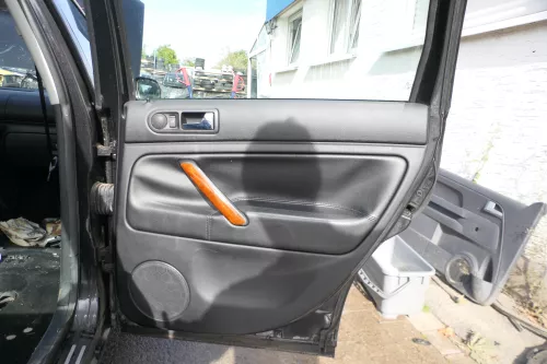 1x Passat 3B 3BG Türverkleidung Verkleidung Tür hinten rechts Leder schwarz Limo