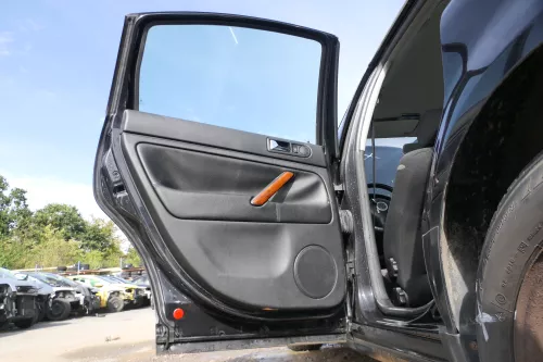 1x Passat 3B 3BG Türverkleidung Verkleidung Tür hinten links Leder schwarz Limo (177877)