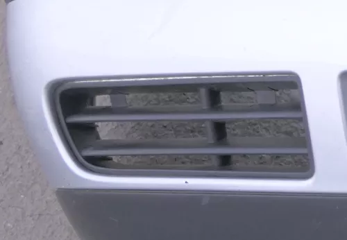 1x VW Golf 4 nur Gitter Abdeckung in Stoßstange vorne rechts vorn