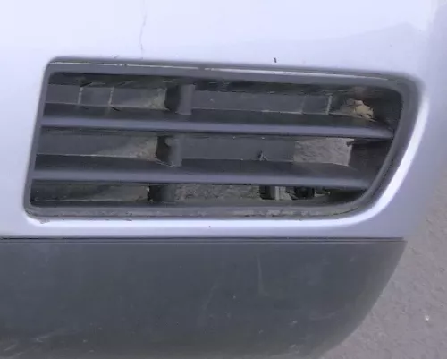 1x VW Golf 4 nur Gitter Abdeckung in Stoßstange vorne links vorn