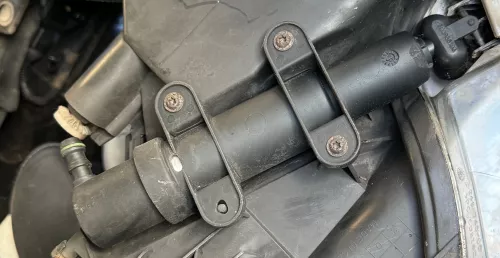 Superb 3U- 1x Düse Scheinwerferreininungsanlage SWR Wischwasser+1x Kappen rechts