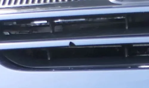 VW Golf 5 Grill Kühlergrill VW Zeichen Logo grau blau LC5F  Emblem VW - MÄNGEL!! (178483)