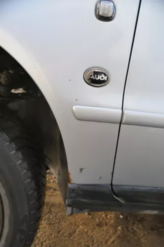 A4 B5 (bis caMitte1999 Bild verglei) Kotflügel vorne links silber grau LY7M - RO (178560)