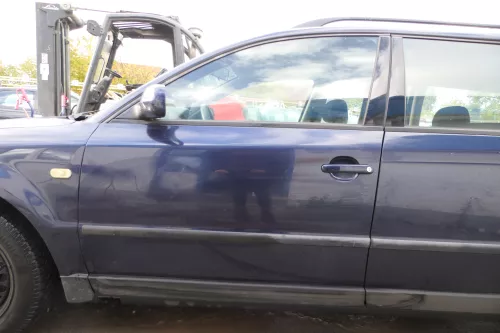 VW Passat 3B 3BG 3B6 Kombi + Limo Tür vorne links Fahrertür blau LN5Y OHNE Anbau
