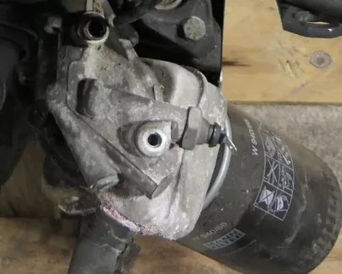 VW Audi Passat 3B Ölkühler Halter Ölfilterflansch 058115405C AEB APU ANB (178592)