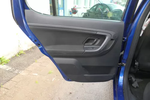 1x Skoda Fabia 5J Stufenheck Türverkleidung Verkleidung Tür hinten links Griff (178614)
