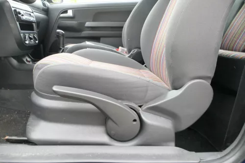 VW Fox Sitz Fahrersitz vorne links OHNEAirbag höhenverstellbar (178786)