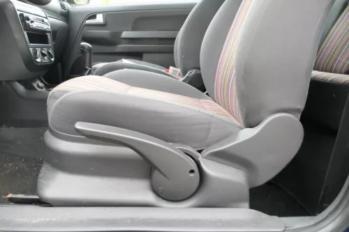 VW Fox Sitz Fahrersitz vorne links OHNEAirbag höhenverstellbar (178786)