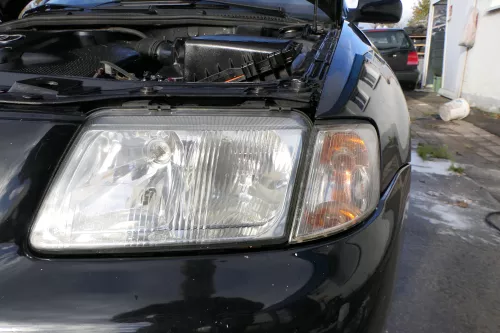 Audi A3 8L Stoßstange Frontstoßstange vorne schwarz LY9B mit Grill (178796)